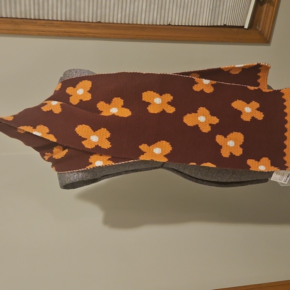 Forever 21 flower scarf - Picture 1 of 5